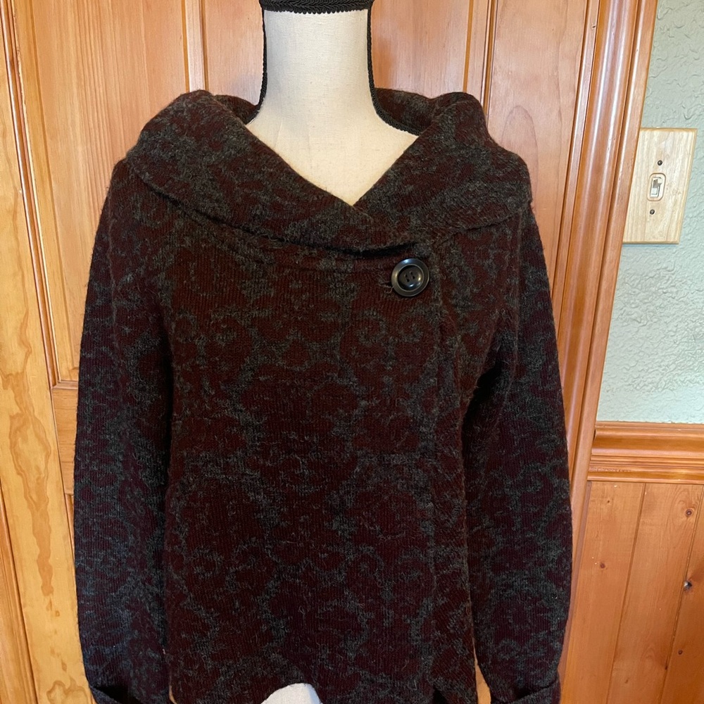 Adrienne Vittadini long sleeve, button sweater size medium
